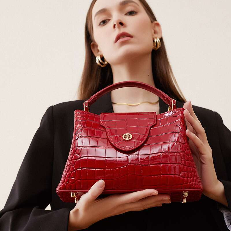 Cowhide Women's Casual Fashion Solid Shoulder Zipper New Dinner Handheld Big Bag