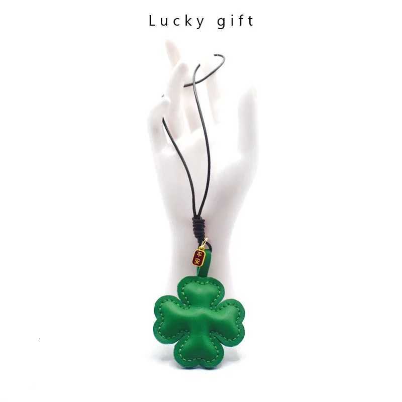 Luxury Doublesided Fourleaf Clover Genuine Leather Ins Bag Pendant Keychain Car Pendant Cowhide Plant Leaf Handbook Y250928as