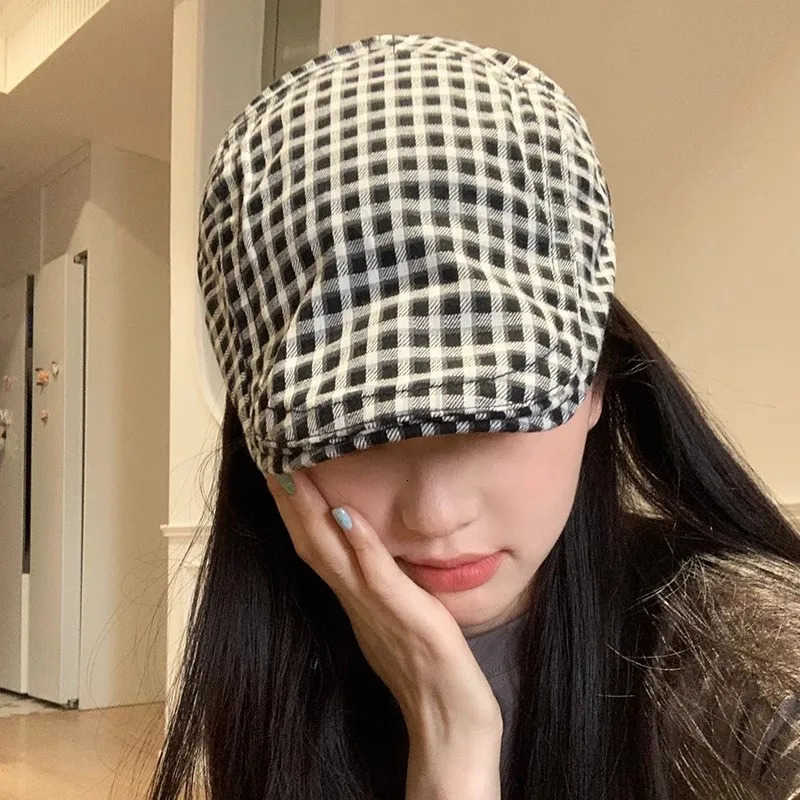 Japanese beret womens spring and summer checkered newsboy painter hat forward hat suitable for outdoor leisure U250928