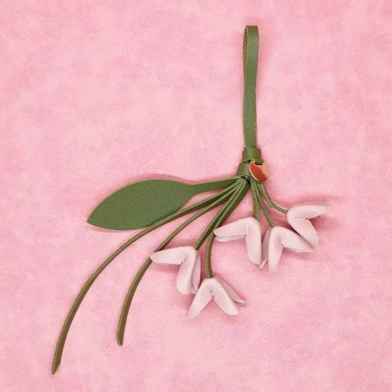 Luxury Fashion PU Leather Simulation Osmanthus Keychain Bag Pendant Decoration Artificial Flower Backpack Hanging Ornaments Gifts Y250928as