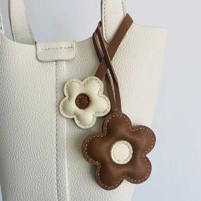 Luxury New Flower Story Series Handsewn Tulip Hanging Keychain And Bag Companion Cactus Charm Pendant Rope Accessories Creative Decor Y250928