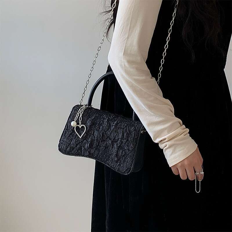 Small Square New Girl Heart Chain Oblique Cross Bag High-end Sense butterfly love shoulder Messenger bag girl