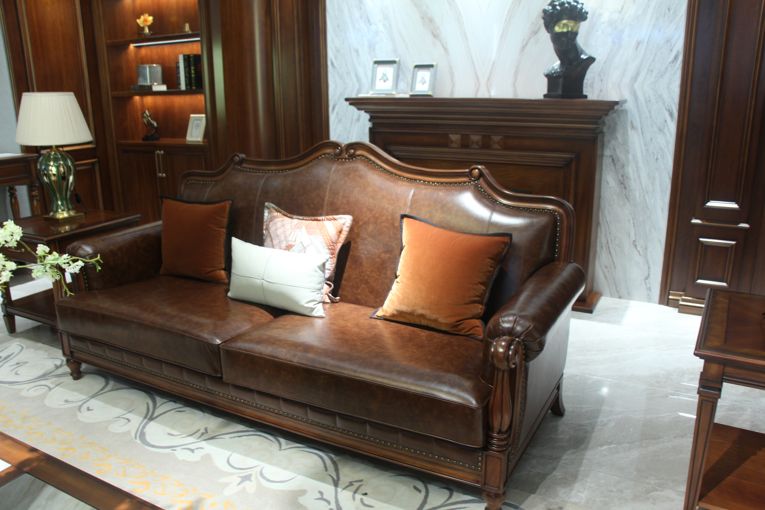 Zhong zhixin Designer Solid Wood Sofa Set, Luxury Leather Upholstered, American Style 3-Piece Living Room Furniture Including Sofa, Coffee Table & Sto