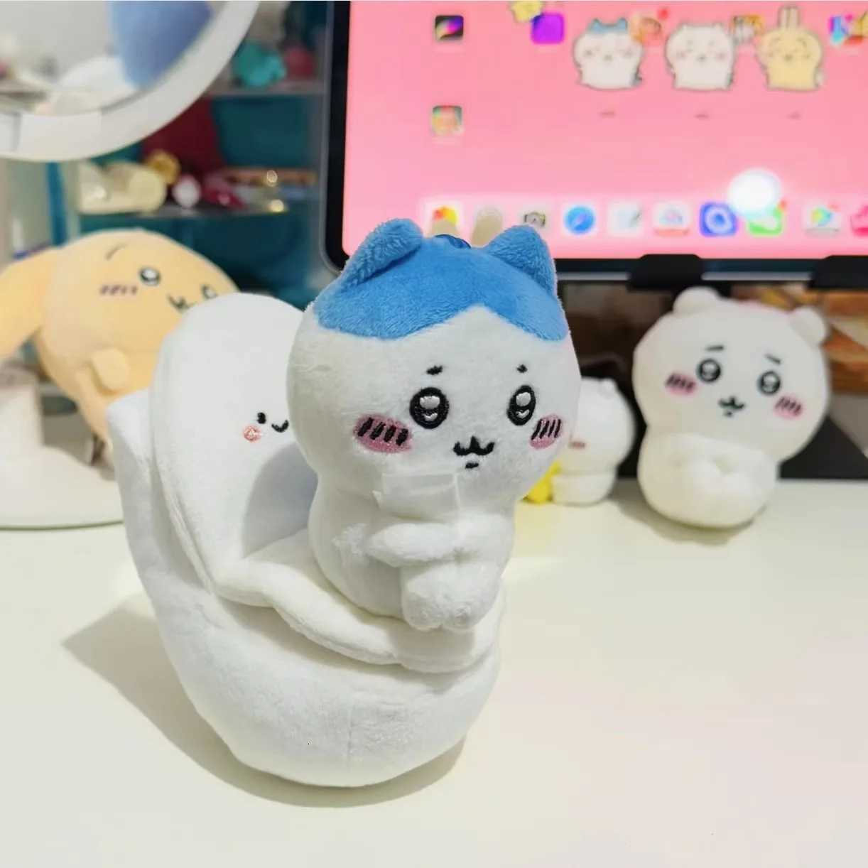 Chiikawa White Toilet Doll Pendant Hugging Legs Usachi Hachiware Funny Creative Ornaments Plush Toys Bag Pendant Friends GiftsXJ250928