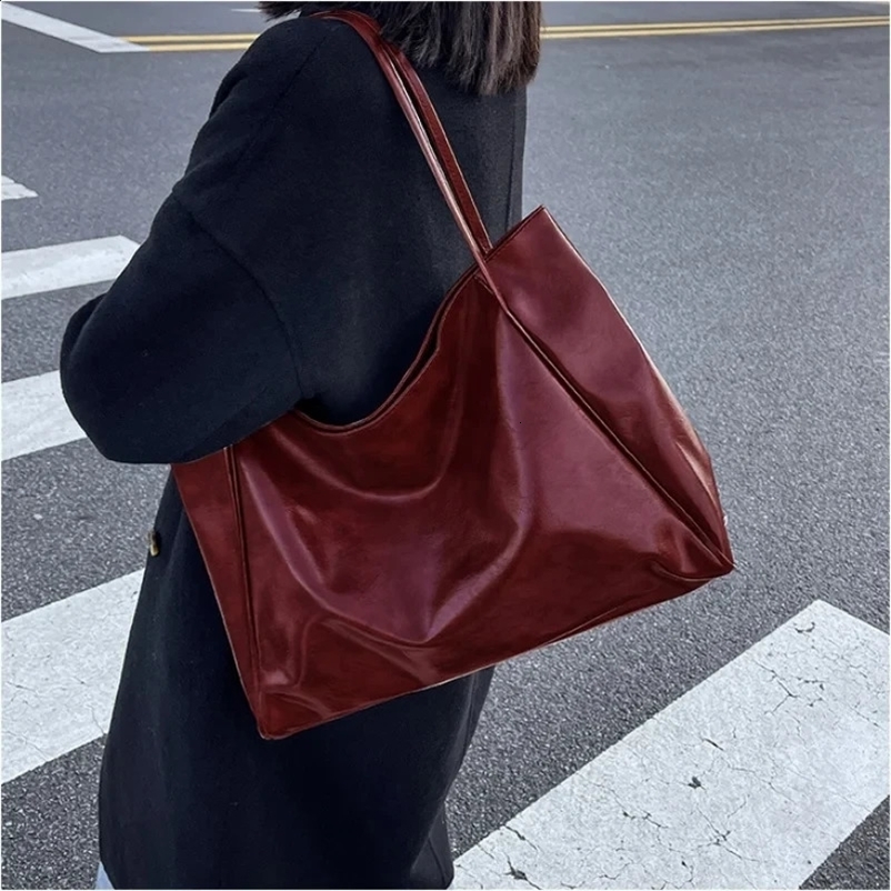 Retro red womens handbag sporty casual fashionable large capacity leather shoulder bag shopping Harajuku simple Sac 240731Zl