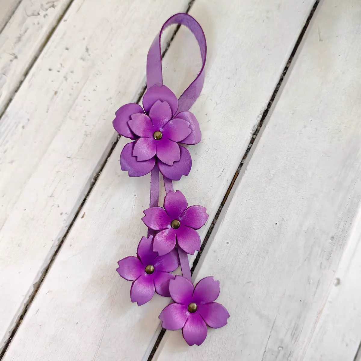 Luxury Flower Shaped Bag Charm Colorful Cow Leather Flower Bags Pendant Highend Keychain Hand Rope Gift Home Decoration Bag Accessorie Y250929as