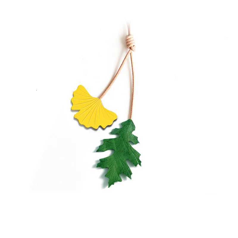 Luxury Bag Charm Handmade Leather Oak Leaf Ornaments For Womens Handbag Shoulder Bags Exquisite Keychain Accessories Gift Y250929as