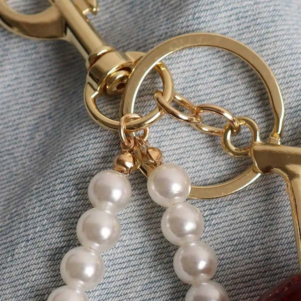 Luxury Chic Cherry Keychain with Fake Pearls Chain Pendant Womens Wallets Bags Accessories Travel Accessories Purse Strap Diy Bag Y250929as