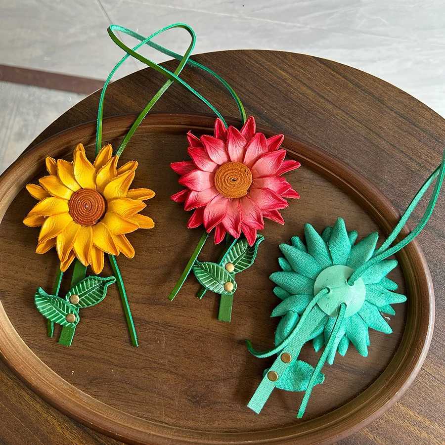 Luxury Cow Leather Sunflower Pendant Bag Charm Purple Flower Keychain Bag Pendant Decoration High Luxury Girl Gift Bags Accessories Y250929as