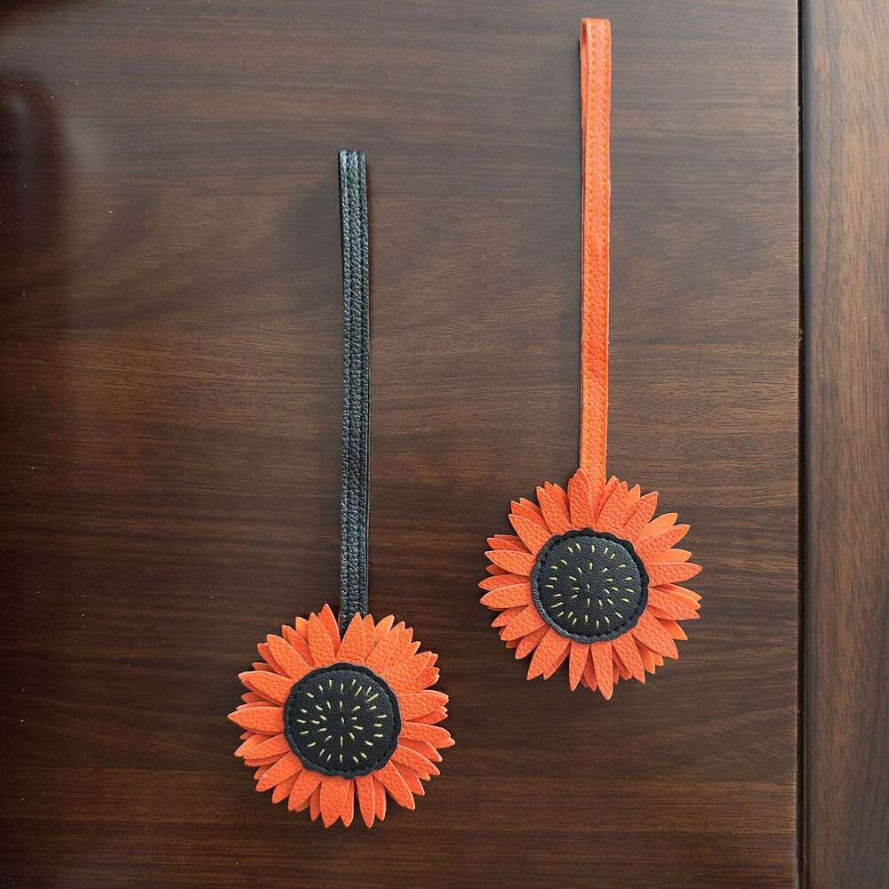 Handmade Small Daisy Sunflower Leather Bag Pendant Women's Keychain Accessory