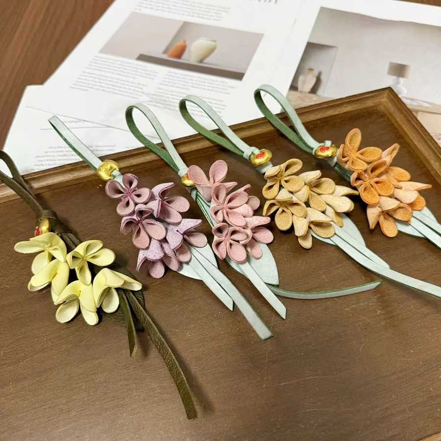 Luxury Flower Bag Pendant Cow Leather Design Exquisite Handmade Simulation Bags Pendant Osmanthus Tulip Keychain Bag Accessories Y250928