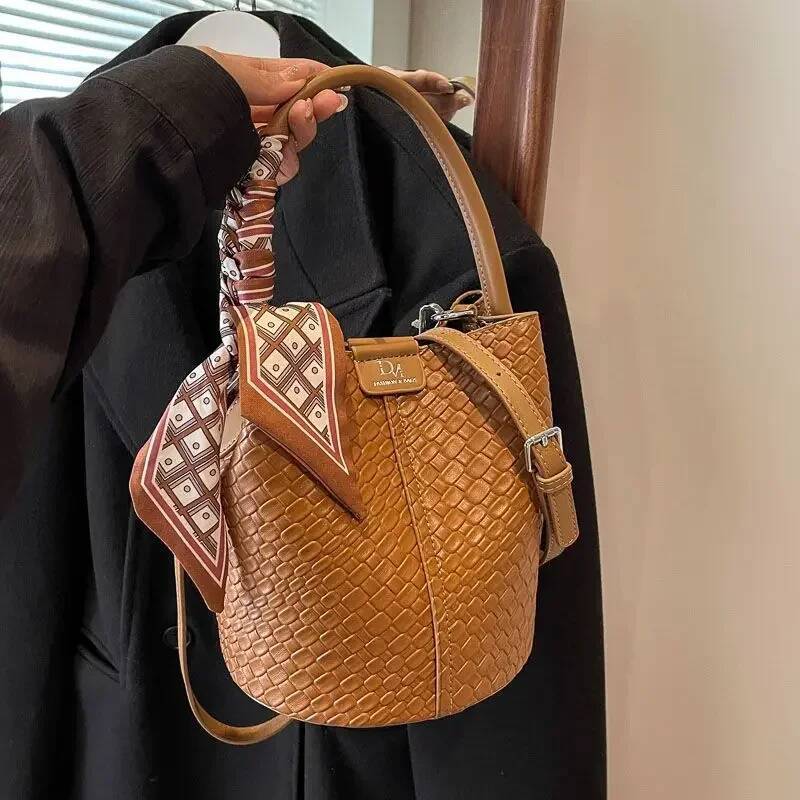 Sac Poplene Femme Temperament Summer Women Simple Top-handbag Fashion All-in-one Crooss Shoulder Under Straddle Bucket Bag high-quality