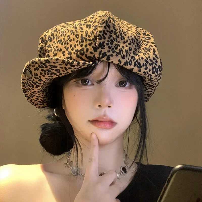 Korean Oversized Retro Leopard Print Berets Caps for Women Summer Autumn Travel Versatile Sun Protection Octagonal Newsboy Hats V250928