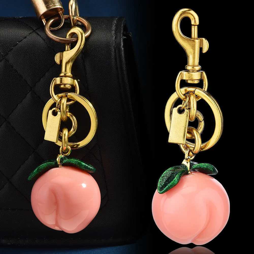 Luxury Cute and Luxurious Fruit Keychain Bag Fashionable Peach Pendant Personalized Accessory Y250928