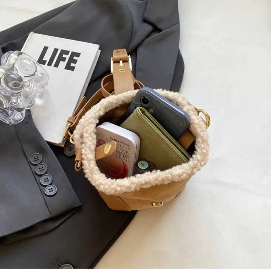 New fall and winter fashion chic retro popular shoulder bag casual plush hundred with mini fur handheld crossbody female bag Z250928