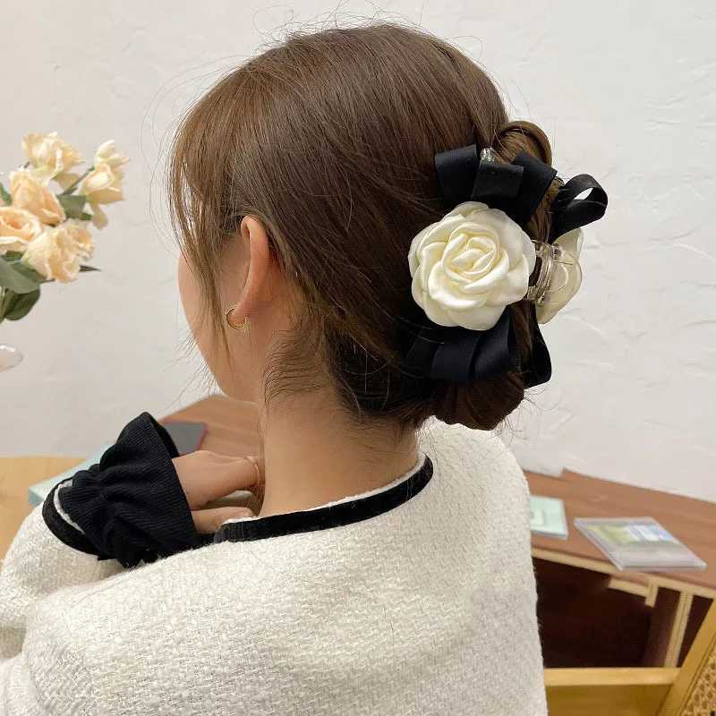 New Elegant Satin White Camellia Flower Women Fashion Hair Accessories Claws Headdress Hair Crabs Wholesale 2023 New Design Clip W250928