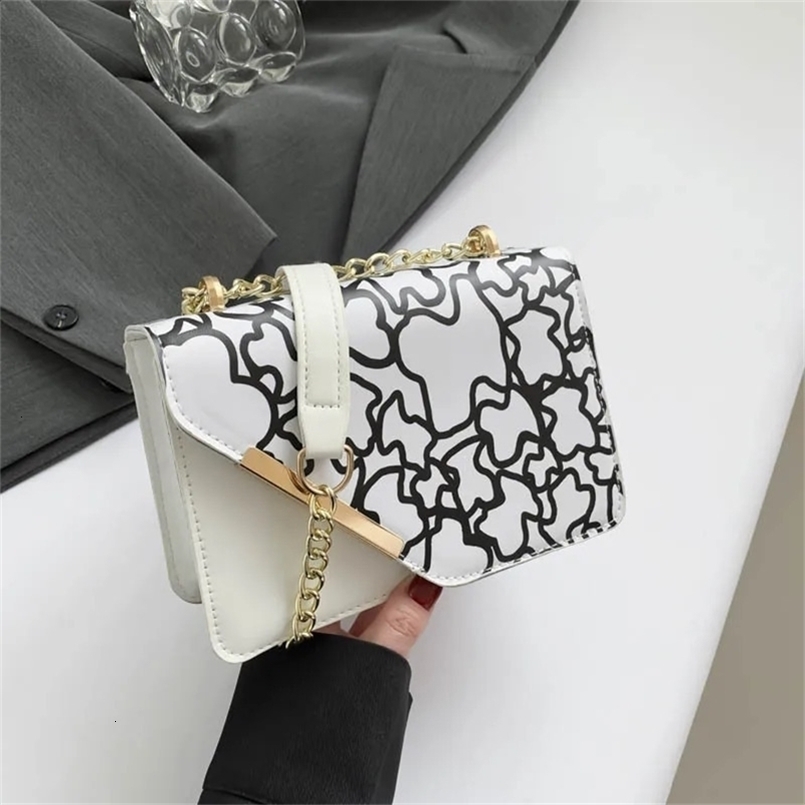 2024 Fashion Style Square Shoulder Bag Chain Strap Crossbody Bags For Women Daily Used Ladies Handbags And Purses 240820ZYl