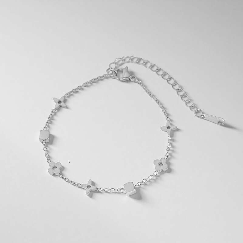 Gold-Tone Designer Bracelet High-End Geometric Small Square Flower Titanium Necklace for Women Fashion Internet Celebrity Four-Leaf Clover Clavicle Ch