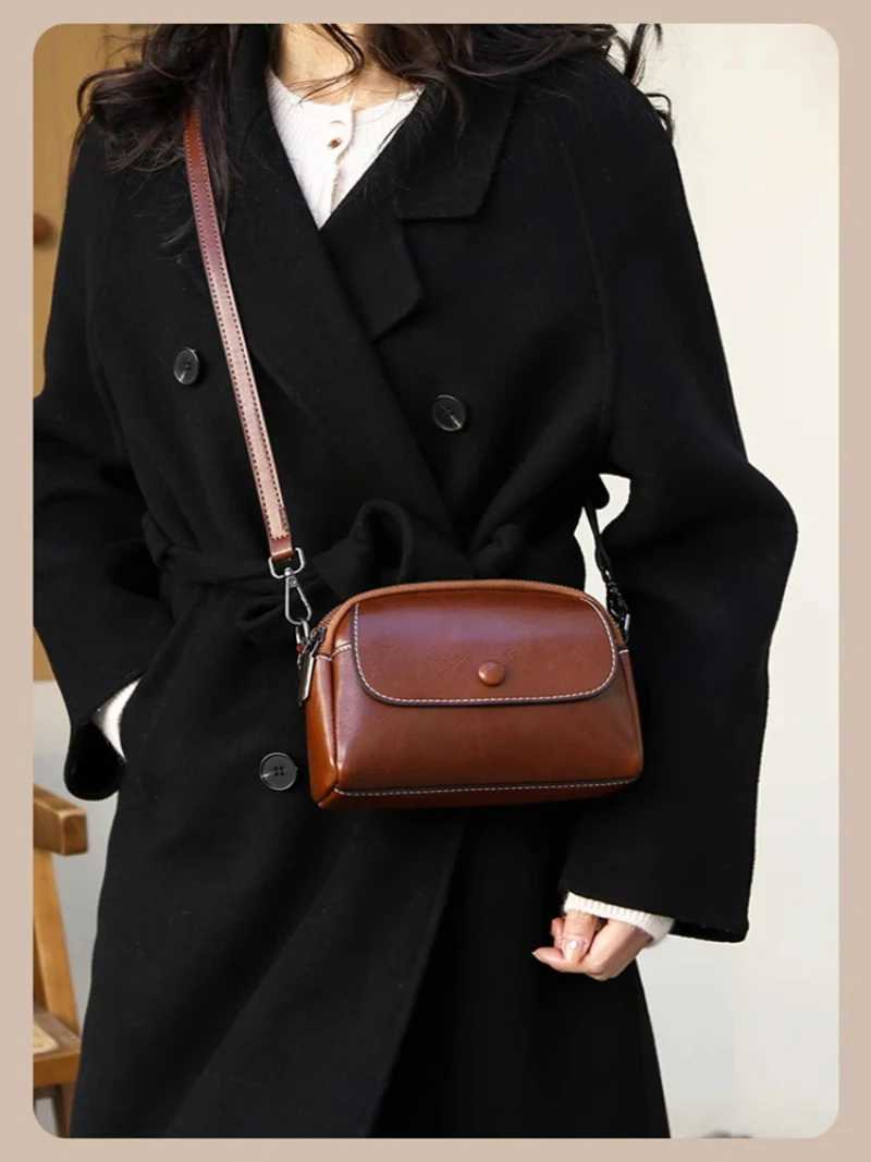 Womens retro fashion small square bag bright leather shoulder messenger bag one shoulder mom bag small square bag design Z250928