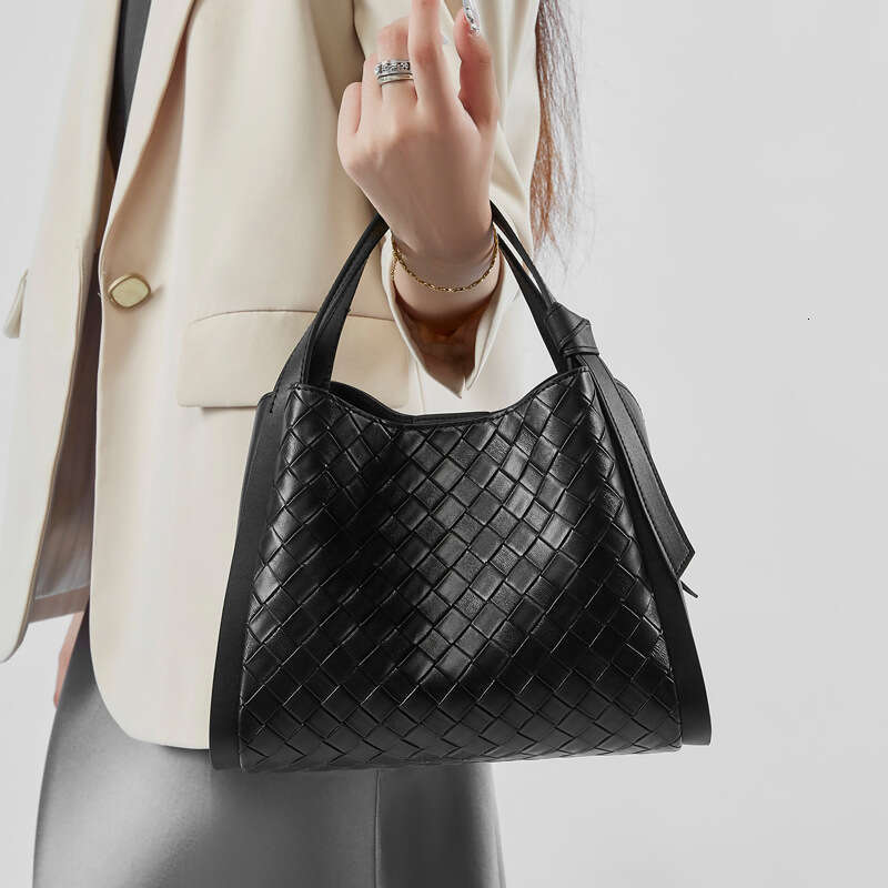 Luxury bag Summer Niche New Women s High end Cowhide Casual Fashion Single Shoulder Crossbody Genuine Leather Embossed Basket Bag