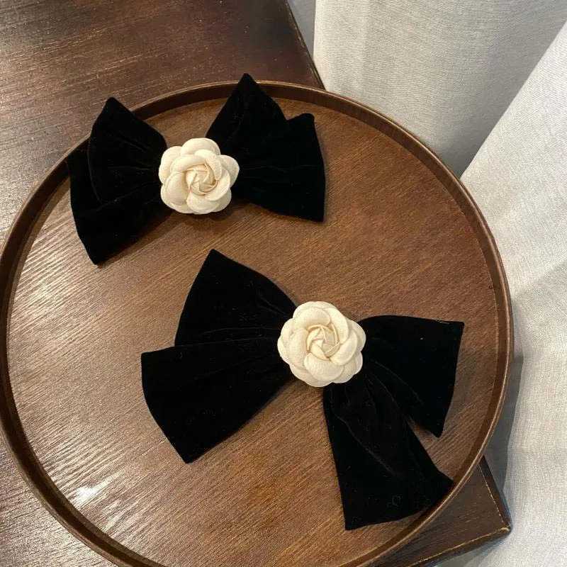 Elegant Black Velvet Camellia Hair Clip Rhinestone Bowknot Spring Clip Women Korean Hair Styling Barrettes Ribbon Bow Hairpins W250928