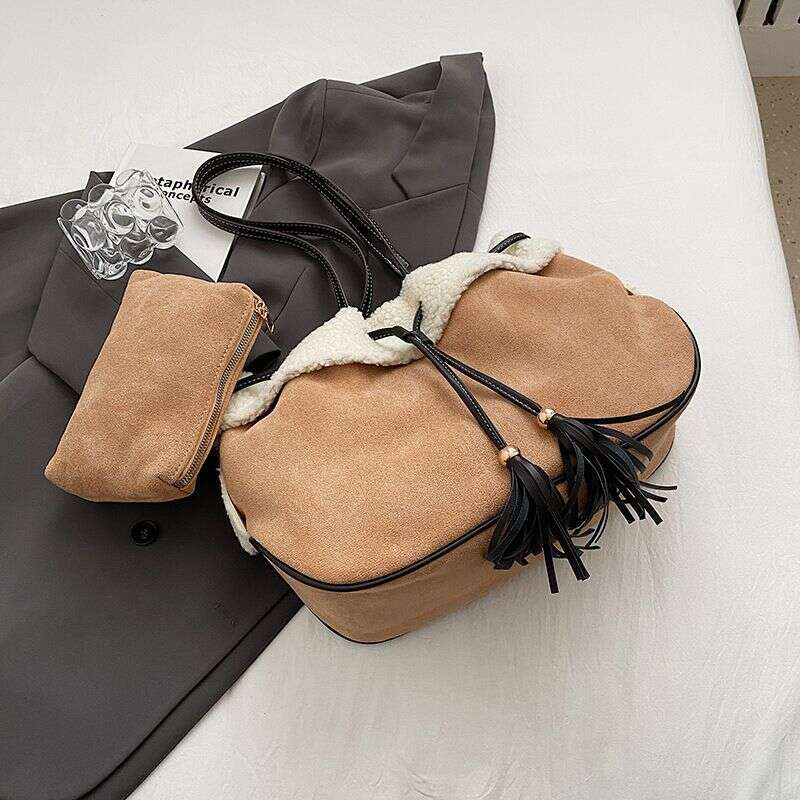 Bags Winter Plush Large Capacity Tote Women's New Style Fashion Casual Lambswool Retro Commuter Armpit Bag