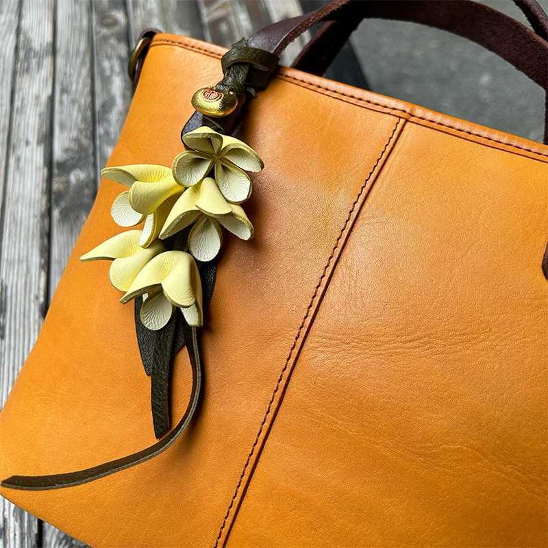 Luxury Highend Shoulder Bag Pendant Pu Leather Simulation Osmanthus Creative Handmade Pendant Popular Keychain Friend Gift Accessories Y250928as