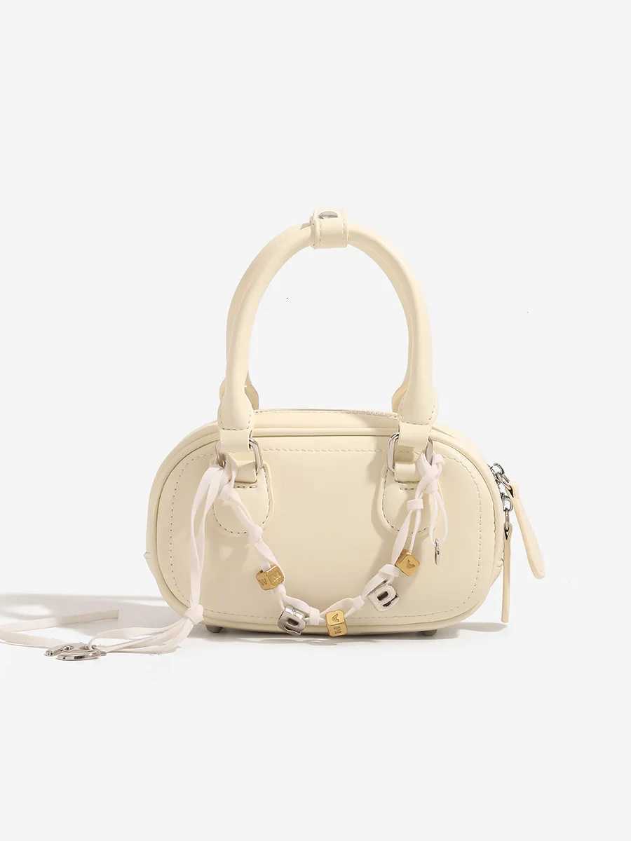 Super Fire Toast Handbag 2025 Womens New Fashion Foreign Style Shoulder Messenger Bowling Bag Z250928