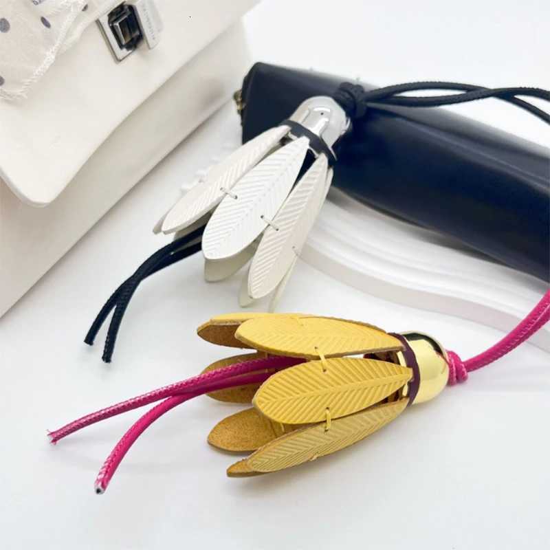 Luxury Genuine Leather Badminton Bag Charm Handmade Badminton Keychain Bag Pendant Decoration High Luxury Girl Gift Bag Accessories Y250928