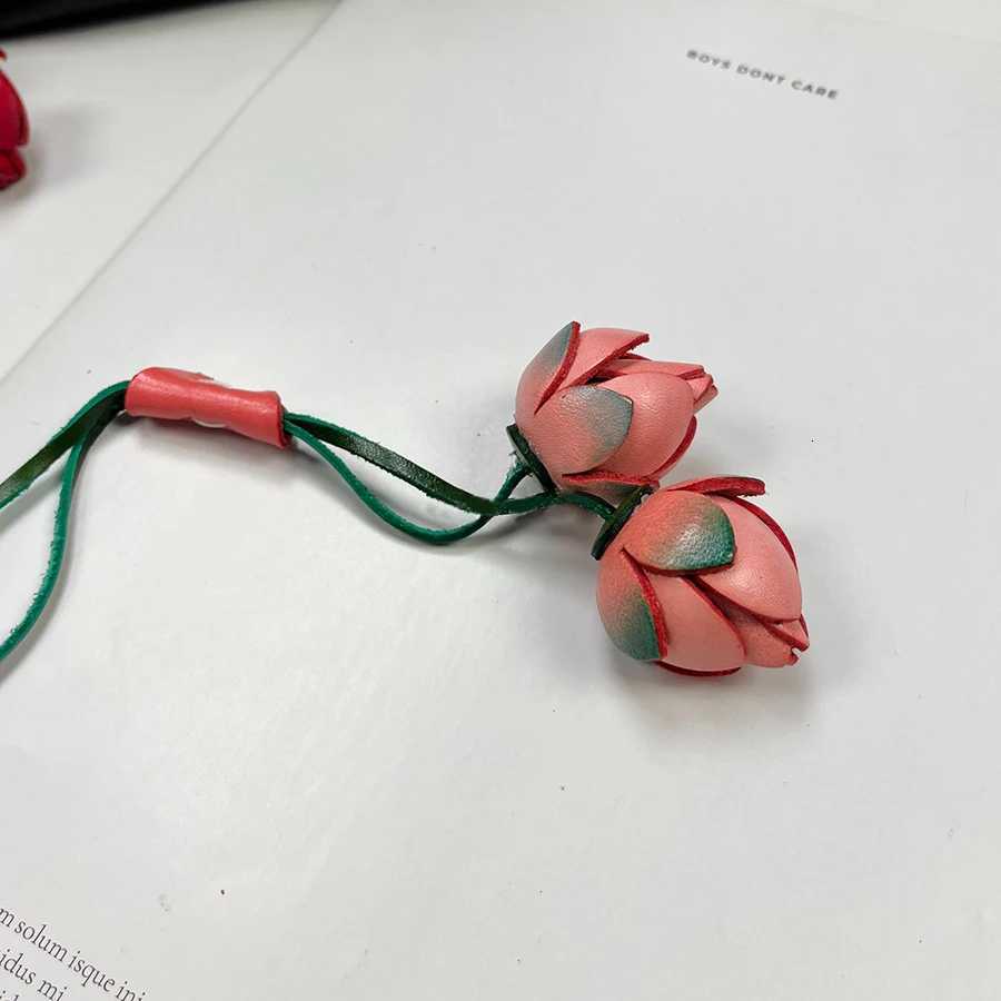 Luxury Cowhide Leather Bags Charm Flower Ball Pendant Luxury Fashion Highgrade Lychee Flower Car Pendant Decoration Bag Accessories Y250928as