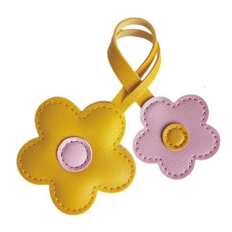 Luxury Contrastcolor Flower Bag Charm Creative PU Leather Sunflower Keychain Bag Accessory Y250928
