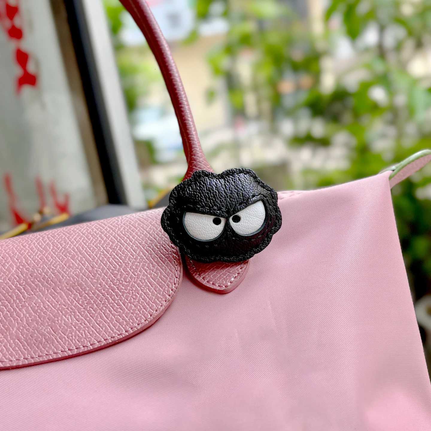 Luxury Handmade Sheepskin Leather Bag Charm Panda Leather Bags Pendant Personalized Creative Car Keychain Birthday Bag Accessories Y250929as