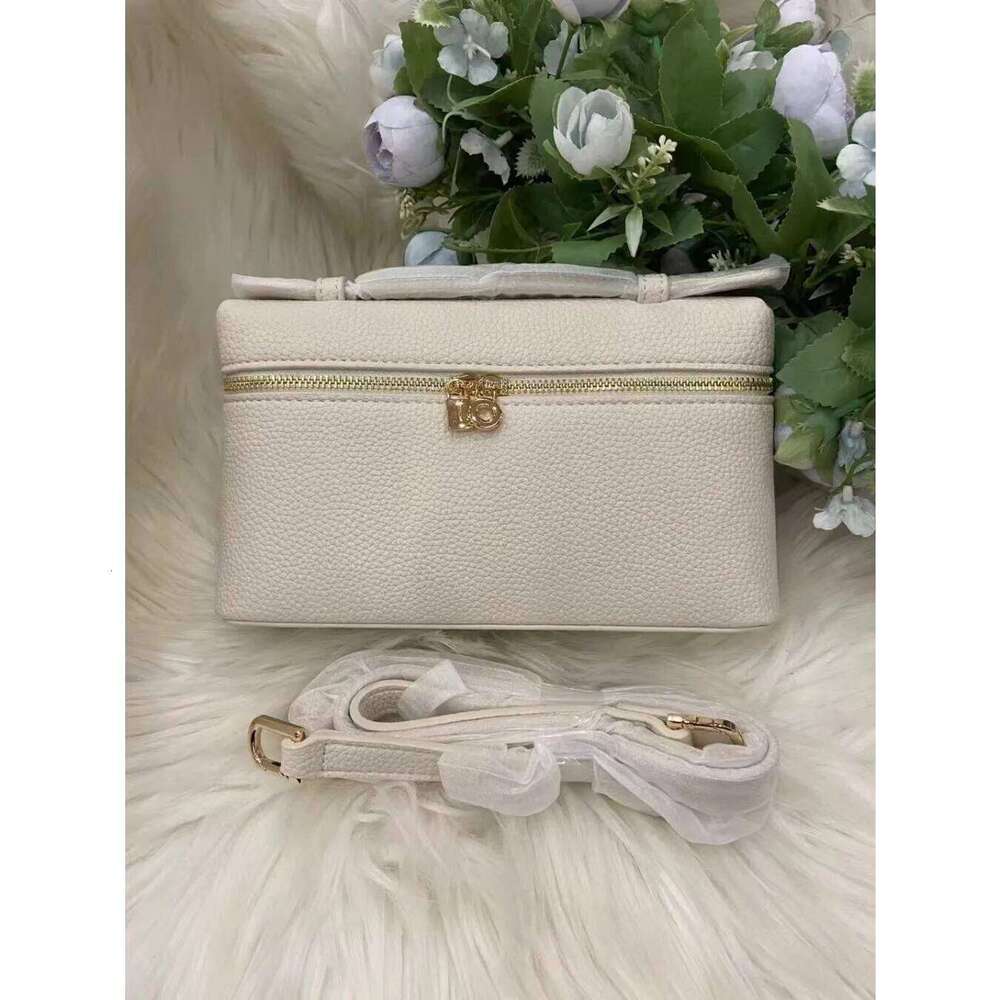 Designer Bags New Women's Lunch Box Handbag Crossbody Fashion Trend Shoulder Y2k Hong Kong Style High End Feeling Storage Bag Hot Selling