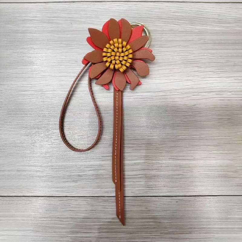 Luxury Sunflower Flower Bag Charm For Womens Bag Highend Fashion Exquisite Workmanship Bag Decoration Bag Accessories 2025 New Y250928as