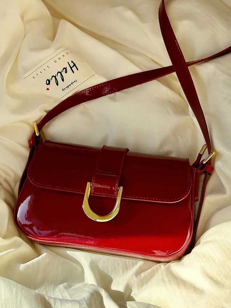 2025 new retro wine red road buckle crossbody bag shoulder bag armpit bag fashionable casual womens daily commuting womens bag Z250928