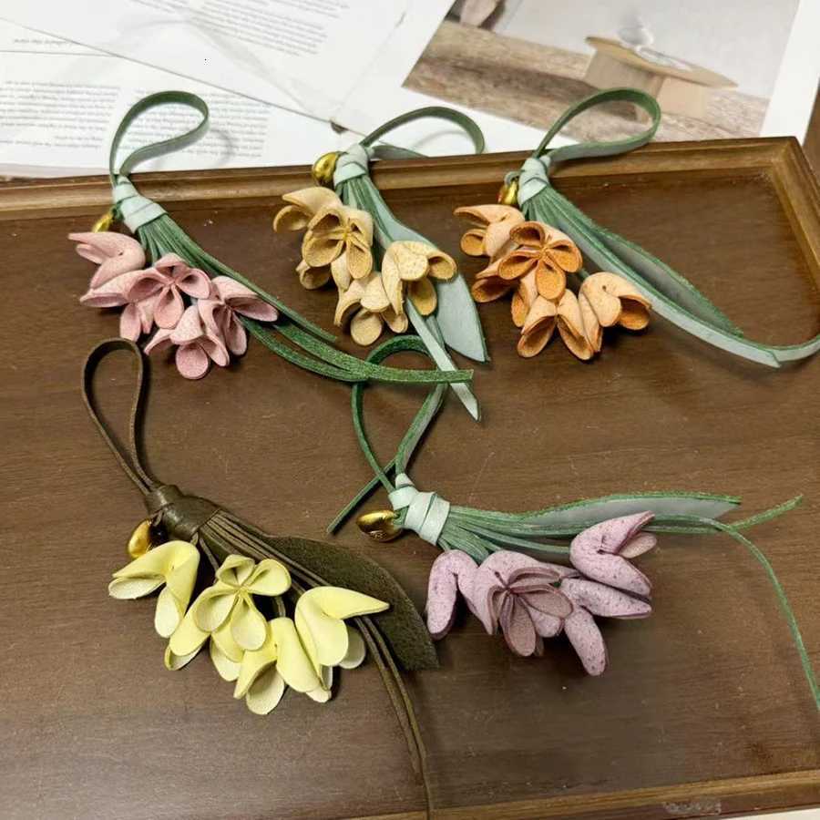 Luxury Flower Bag Pendant Cow Leather Design Exquisite Handmade Simulation Bags Pendant Osmanthus Tulip Keychain Bag Accessories Y250928