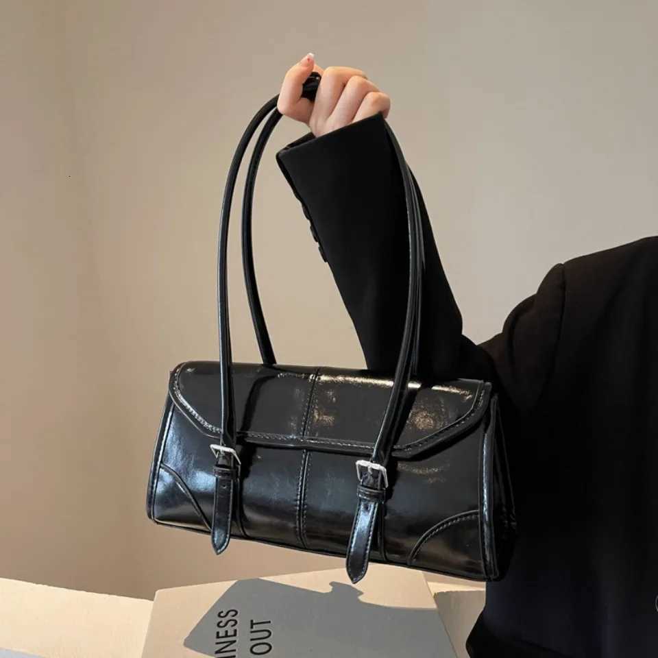 Highend Oil Wax Leather Underarm Bag Elegant Womens Magnetic Buckle Shoulder Bag Commuter Versatile Ladies Casual Tote Bags Z250928