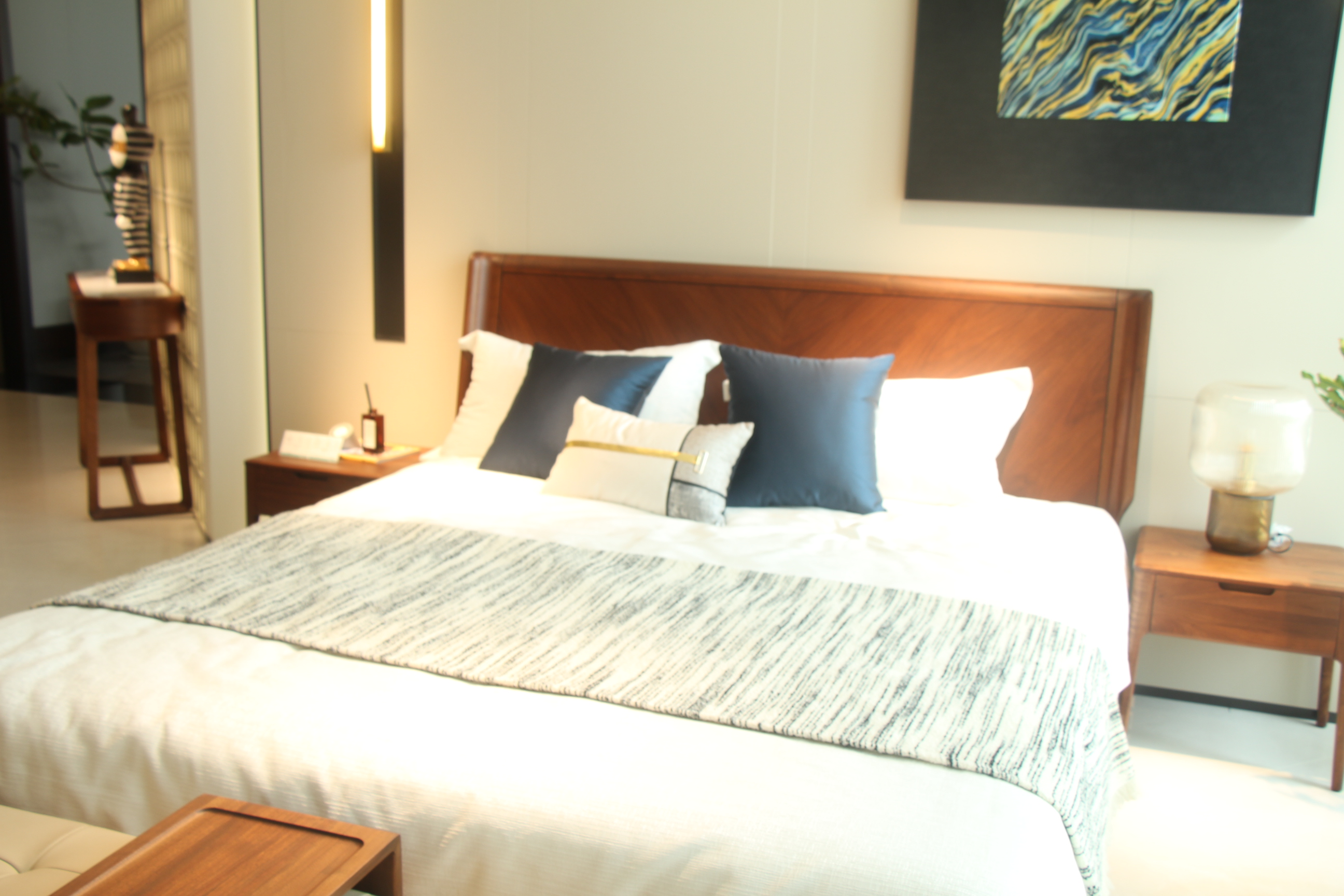 Zhong zhixin Ruimu Luxury High-end Solid wood bed master bedroom with minimalist design and mortise-and-tenon craftsmanship