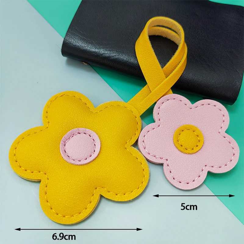 Luxury Contrastcolor Flower Bag Charm Creative PU Leather Sunflower Keychain Bag Accessory Y250928