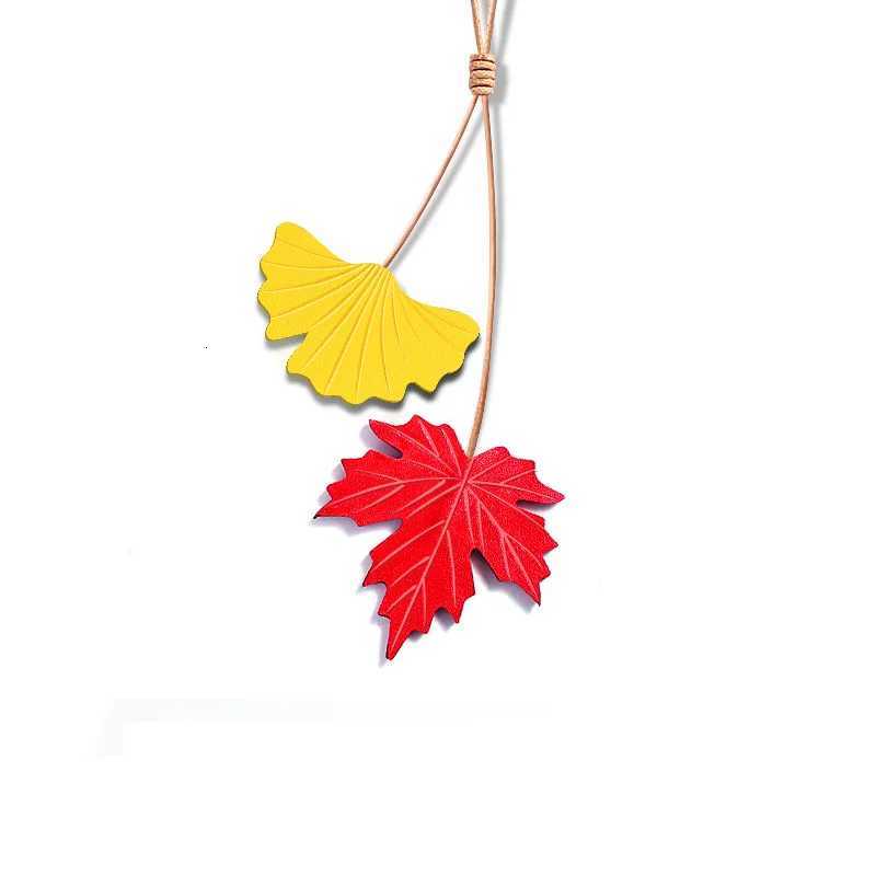 Luxury Bag Charm Handmade Leather Oak Leaf Ornaments For Womens Handbag Shoulder Bags Exquisite Keychain Accessories Gift Y250928as