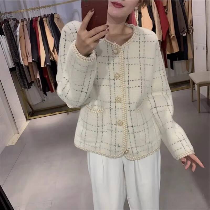 Autumn New Design SingleBreasted Plaid Knitted Retro Pearl Button Sweater Fashion Customizable Cardigans Sweaters