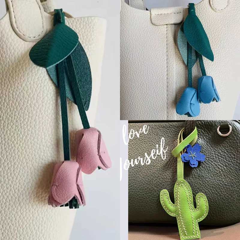 Luxury Genuine Leather Tulip Bag Pendant Handmade Cowhide Cute Pendant Gift Amazing Cactus Design Bag Pendant Red Blue Flower Keychain Y250928