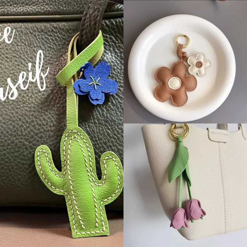 Luxury New Flower Story Series Handsewn Tulip Hanging Keychain And Bag Companion Cactus Charm Pendant Rope Accessories Creative Decor Y250928