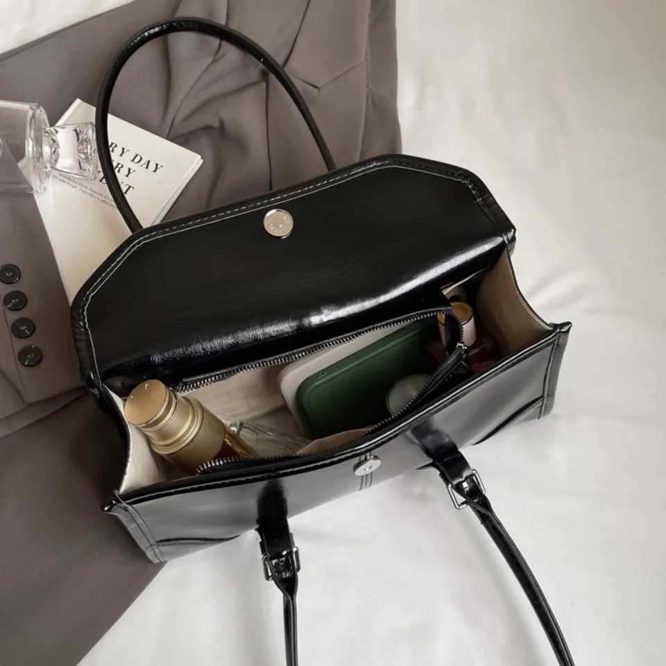 Highend Oil Wax Leather Underarm Bag Elegant Womens Magnetic Buckle Shoulder Bag Commuter Versatile Ladies Casual Tote Bags Z250928