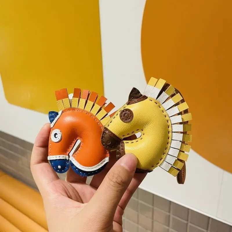 Luxury High Quality Leather Zebra Head Hand Sewn Pendant Creative Car Keychain Womens Leather Car Pendant Bag Charm Y250928