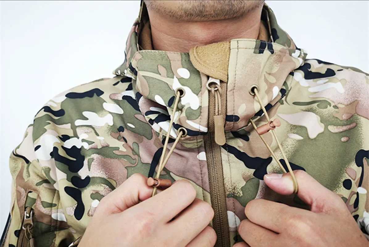 Soft Shell Tactical Training Army Outdoor Winter Wear Fur Thickened Waterproof Windproof Skiing Fishing Charge Suit Set W250928