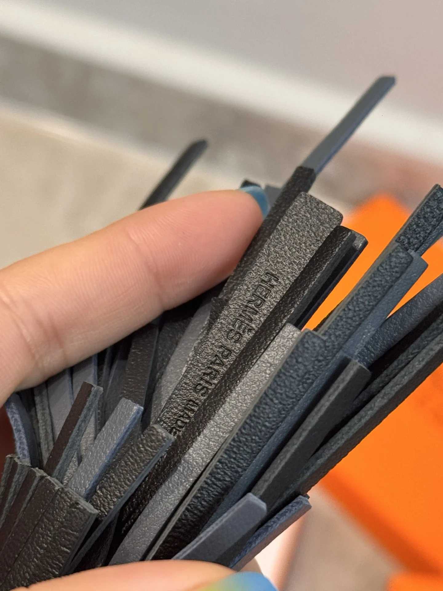 Luxury Highend Fashion Owl Bag Pendant Keychain Brand New Small and Exquisite Match Various Bags Handmade Men and Women Luxury Gifts Y250929as