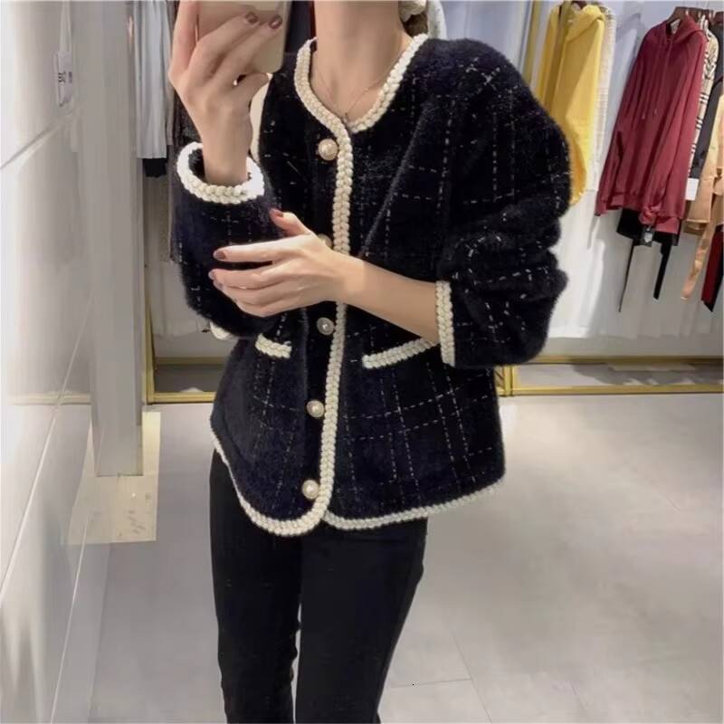 Autumn New Design SingleBreasted Plaid Knitted Retro Pearl Button Sweater Fashion Customizable Cardigans Sweaters