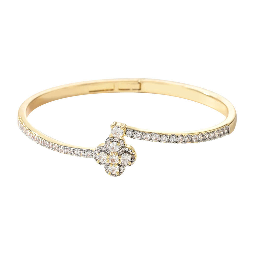 Korean Fashion New Two-tone Electroplated Lucky Clover Bracelet Light Wristband Trendy Jewelry