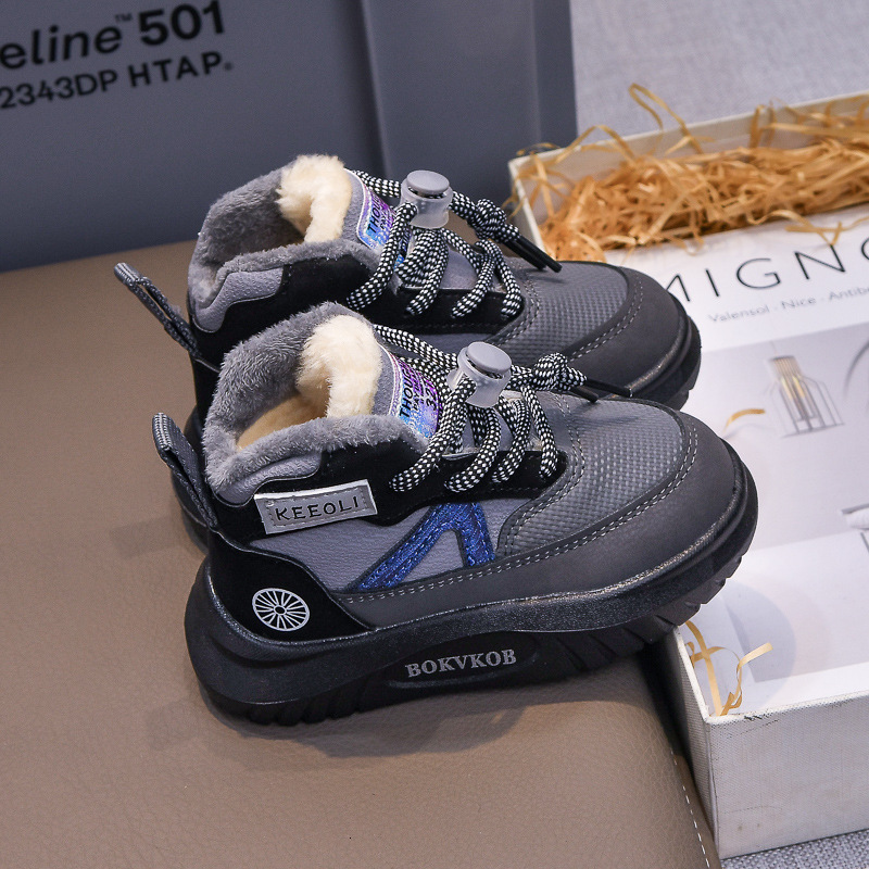 New winter children's snow boots, boys' outdoor thick wool cotton shoes, fashionable anti slip children's boots, designer shoes